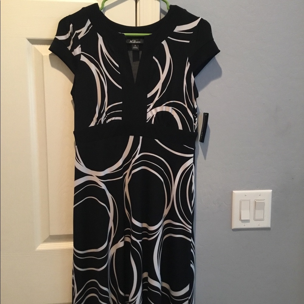 Dress - Picture 2 of 4